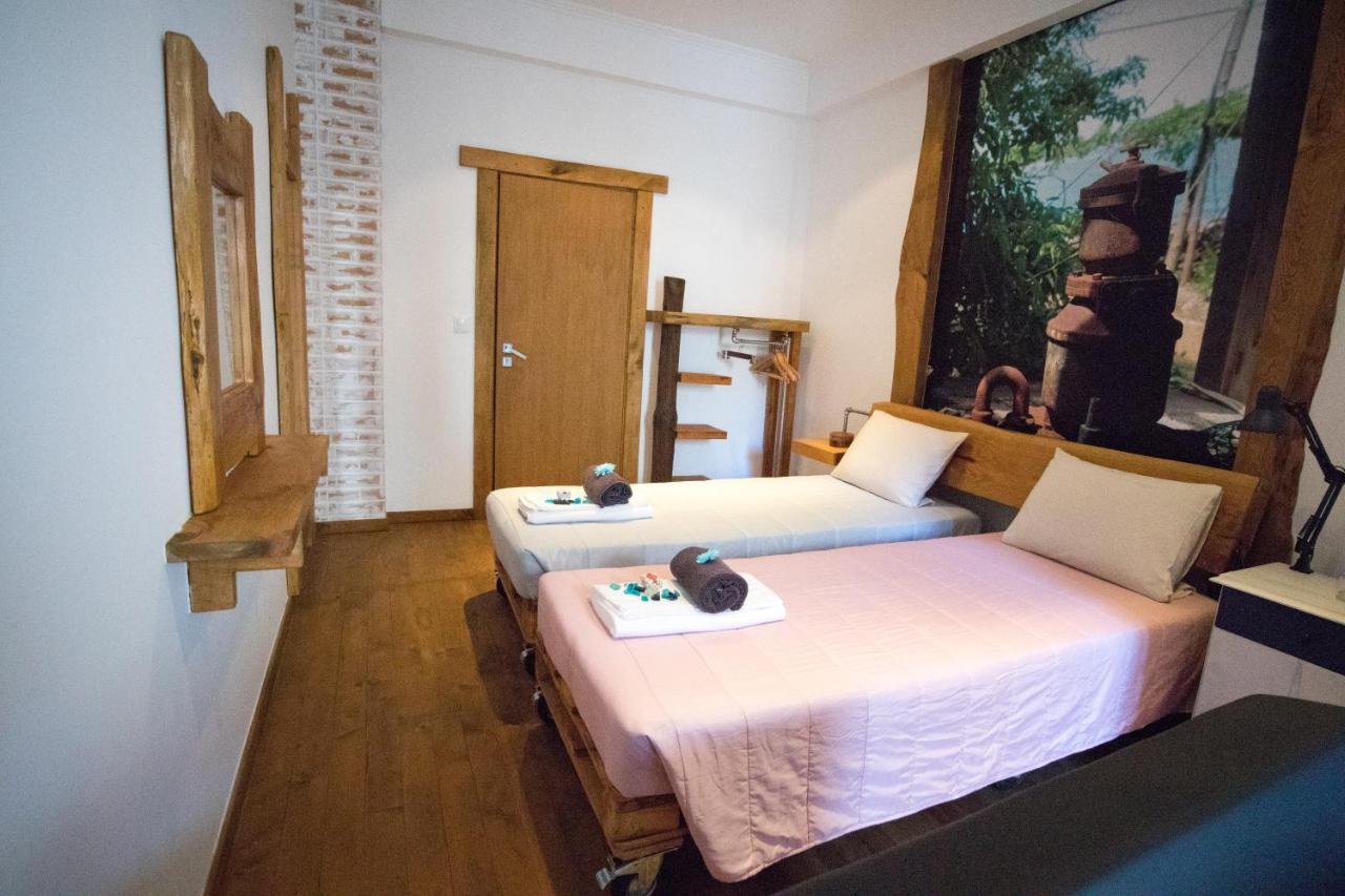 Modern & Recycled Guest House Machico  Buitenkant foto