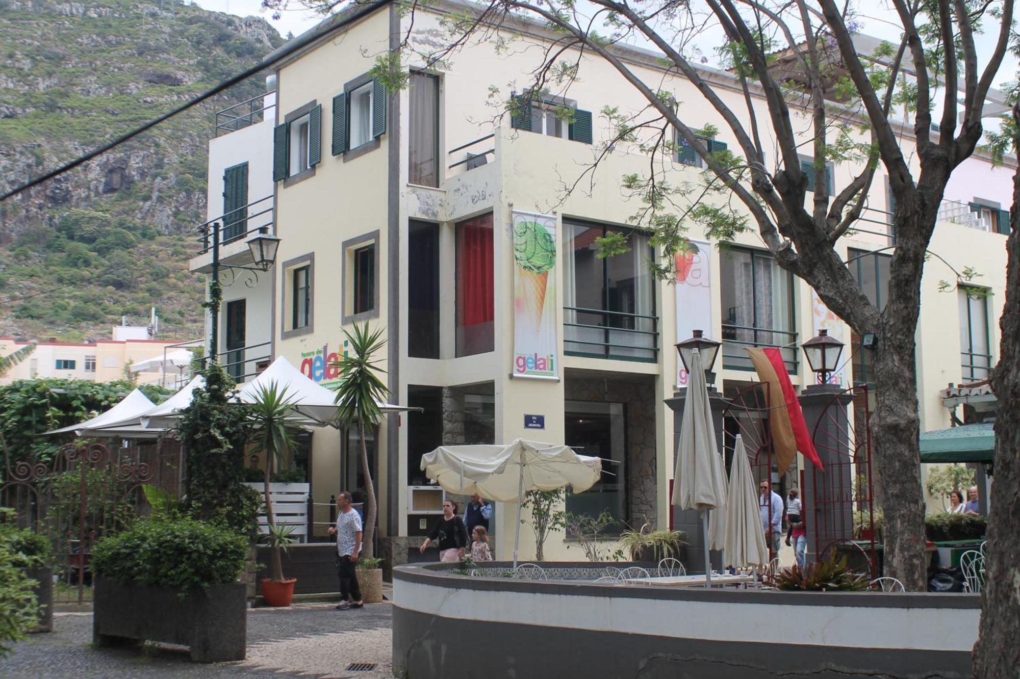 Modern & Recycled Guest House Machico  Buitenkant foto