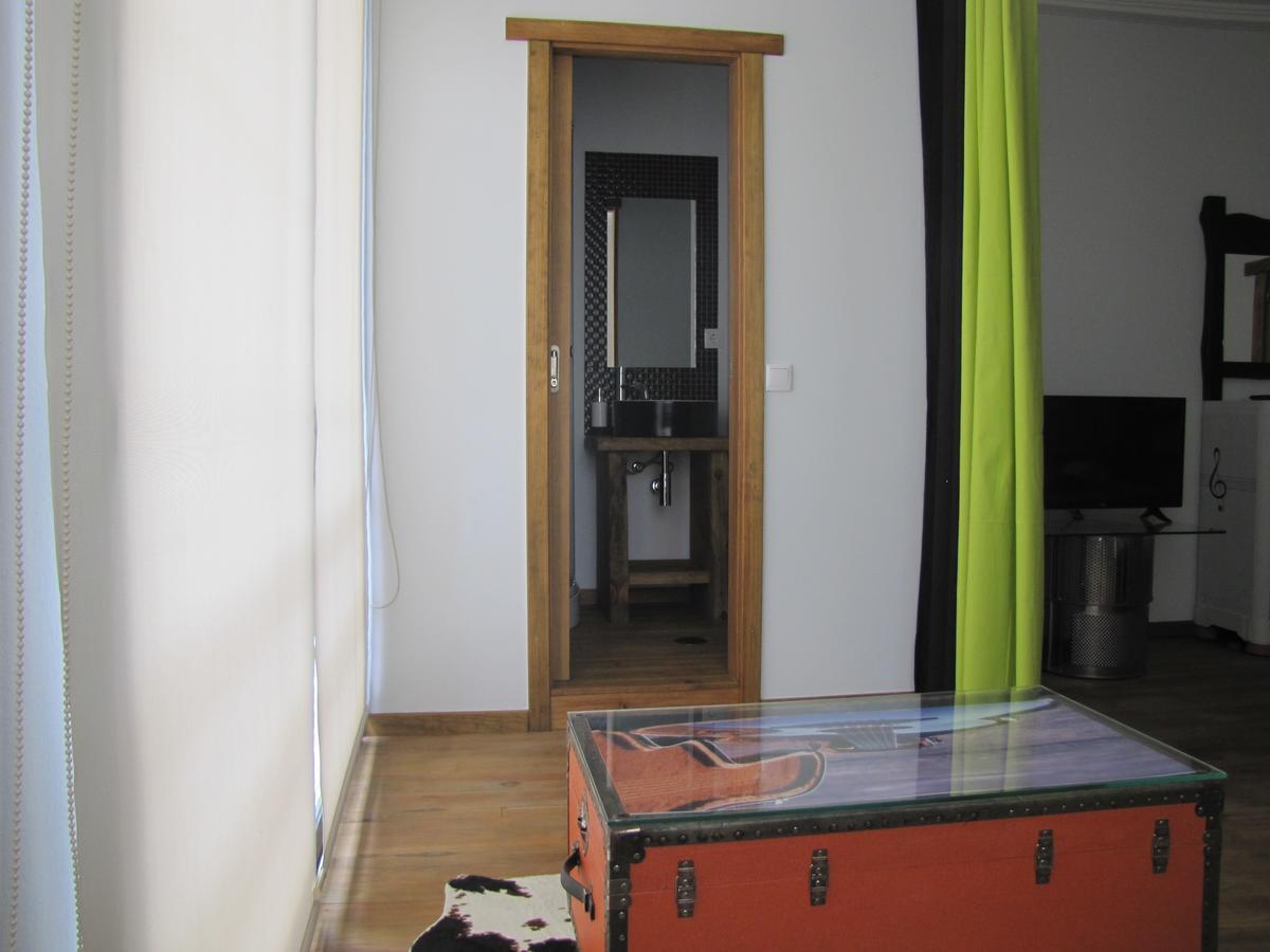 Modern & Recycled Guest House Machico  Buitenkant foto