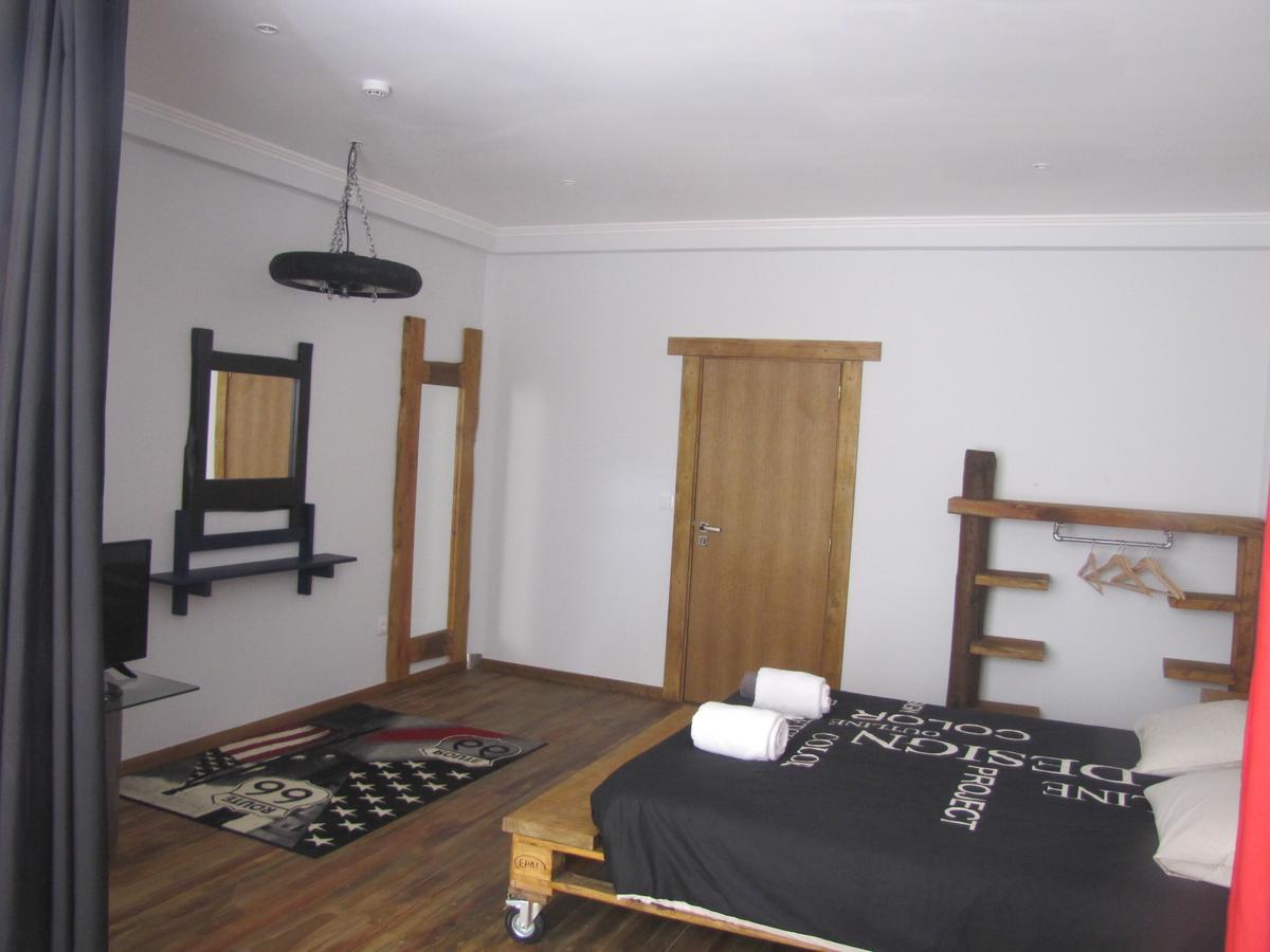 Modern & Recycled Guest House Machico  Buitenkant foto