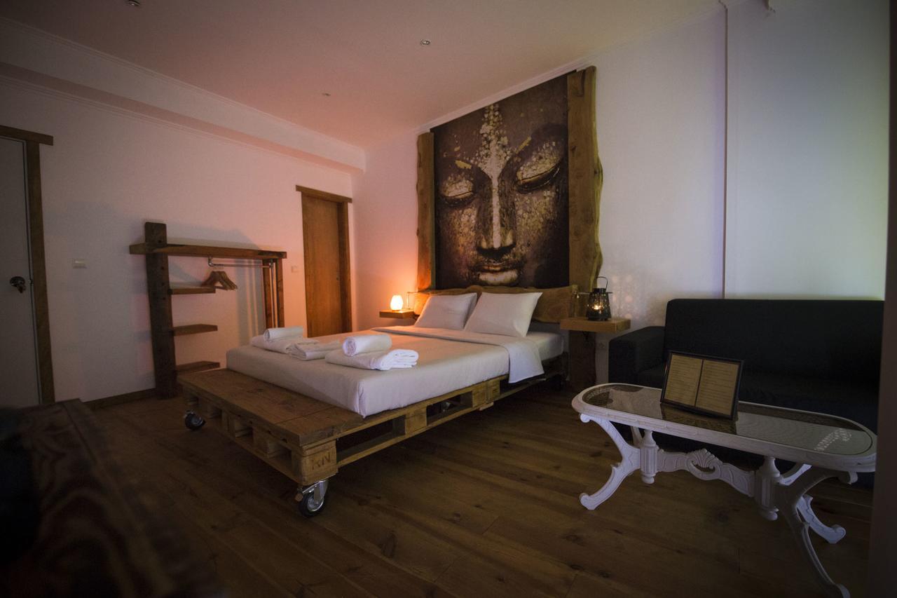 Modern & Recycled Guest House Machico  Buitenkant foto