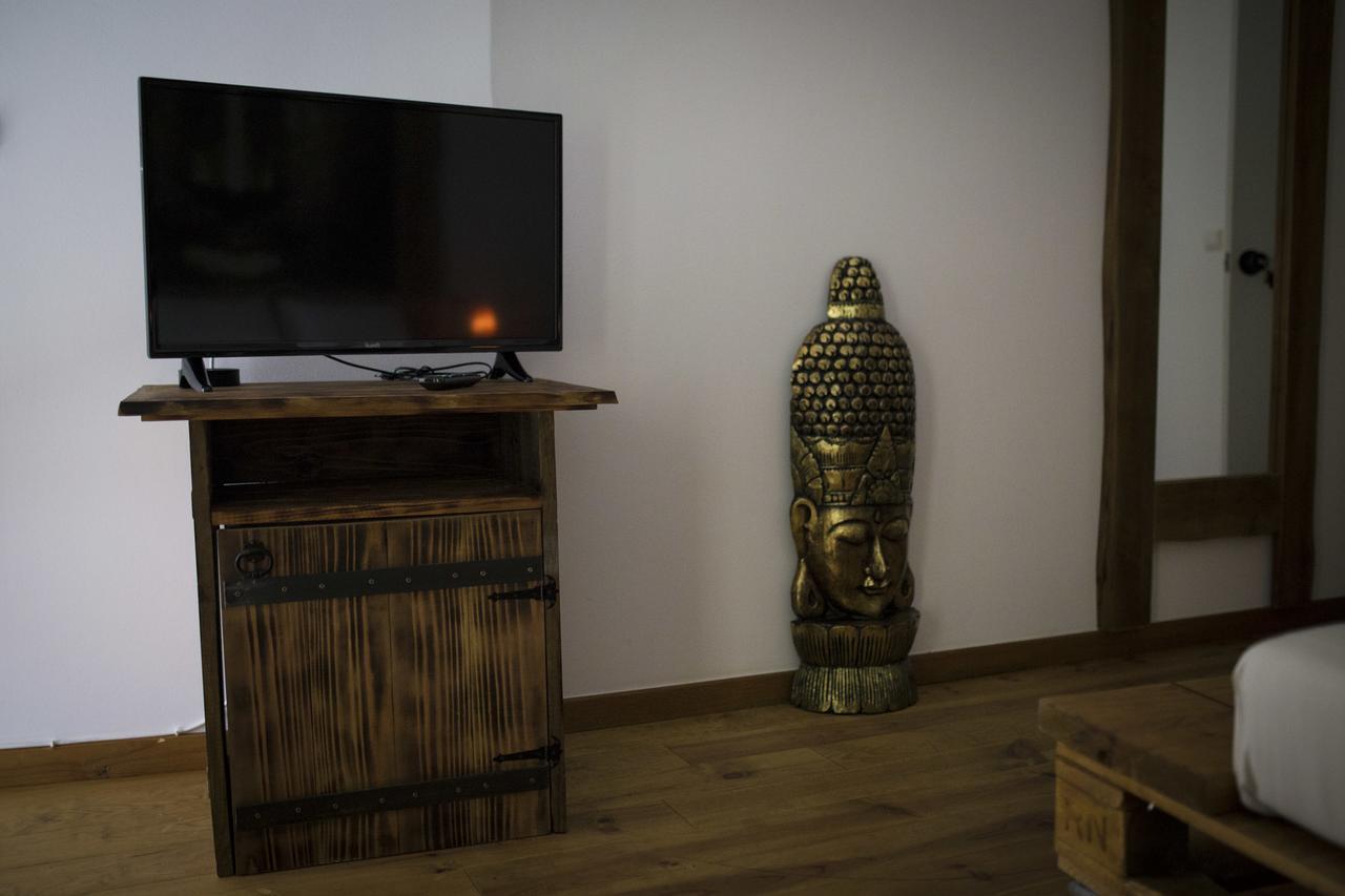 Modern & Recycled Guest House Machico  Buitenkant foto
