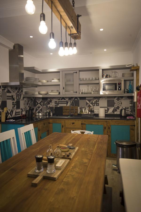 Modern & Recycled Guest House Machico  Buitenkant foto
