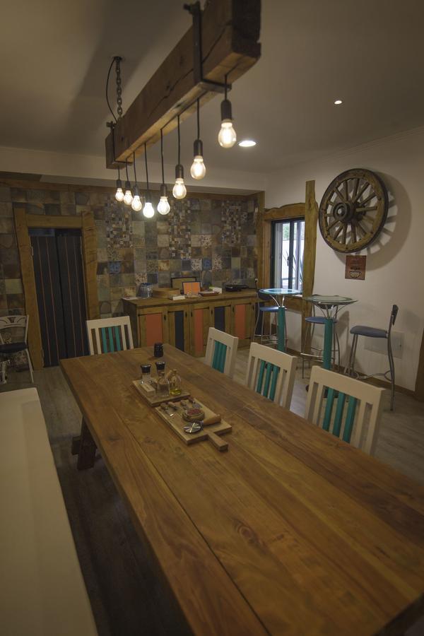 Modern & Recycled Guest House Machico  Buitenkant foto