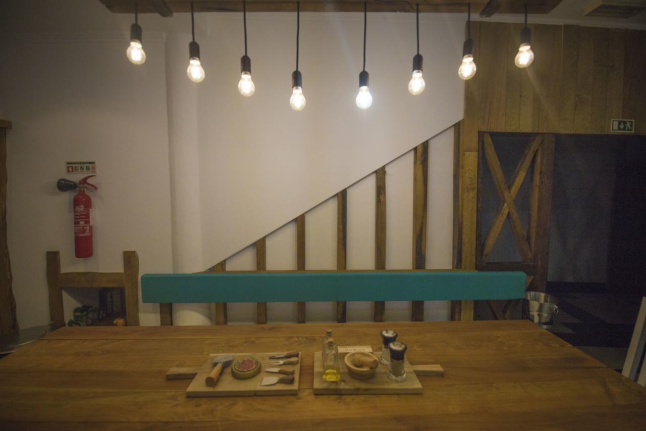 Modern & Recycled Guest House Machico  Buitenkant foto