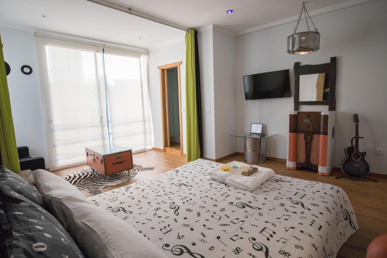 Modern & Recycled Guest House Machico  Buitenkant foto