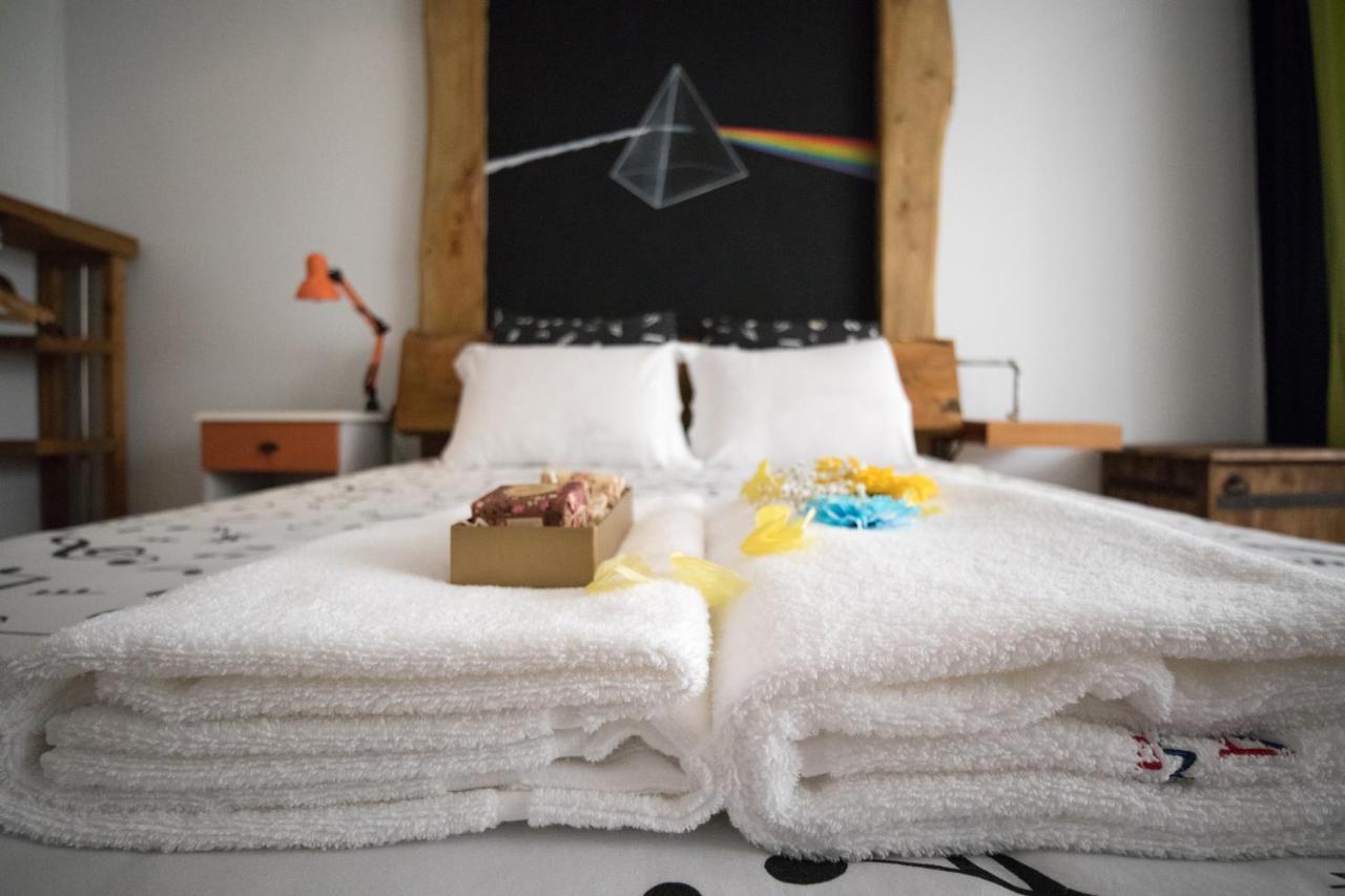Modern & Recycled Guest House Machico  Buitenkant foto