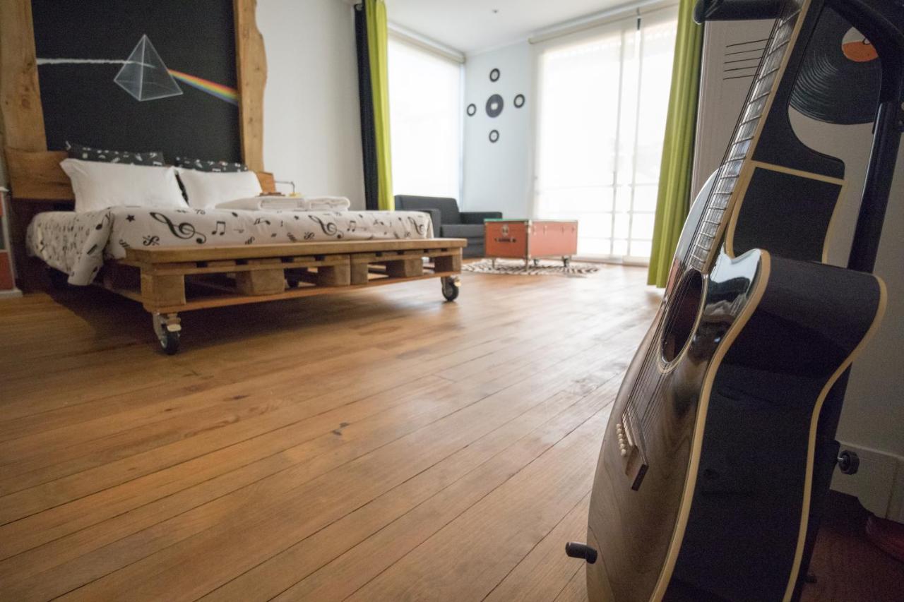 Modern & Recycled Guest House Machico  Buitenkant foto